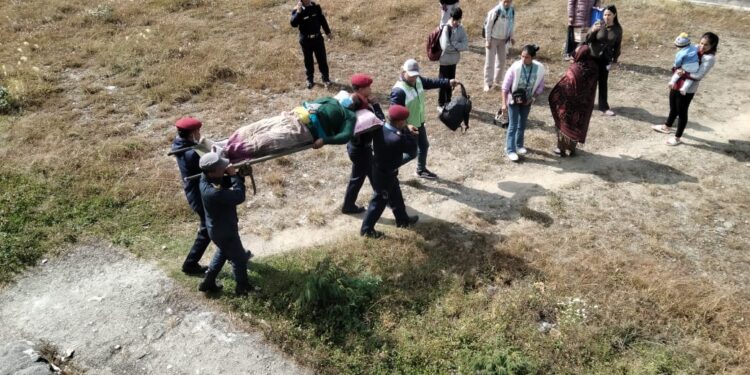  घाइते वृद्धालाइ प्रहरीको सहजिकरणमा काठमाण्डौ पठाइयो 