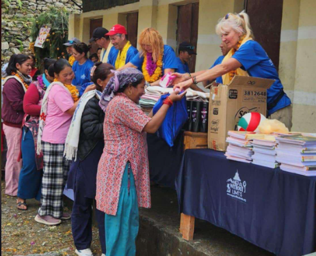 माप्य दुधकोशी ६ वाकुका डेढ सय बढी अभिभावकलाई दैनिक उपभोग्य समाग्री वितरण