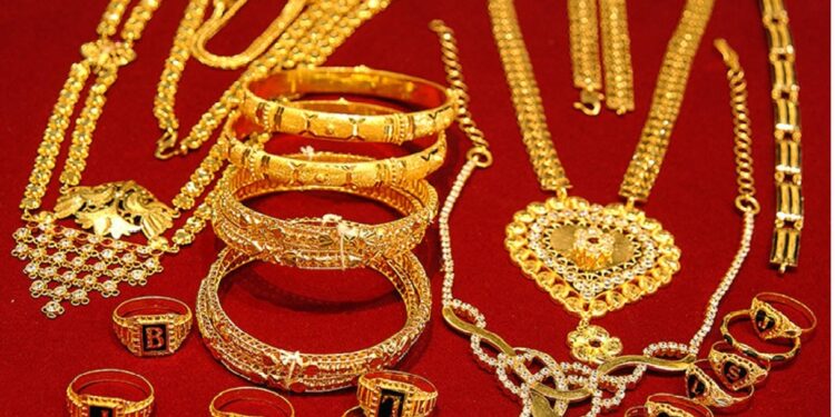 फेरि घट्यो सुनको मूल्य, आज कतिमा हुँदैछ कारोबार