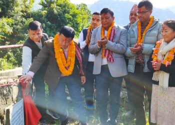 दुई पालिका जोड्ने मोटरेबल पुल १७ करोड बढीको लागतमा बन्दै, पूर्वधार मन्त्री राईले गरे शिलान्यास