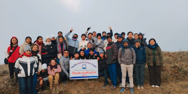 थुलुङ दुधकोशी बहुप्राविधिक शिक्षालयले गर्याे  शैक्षिक भ्रमण 