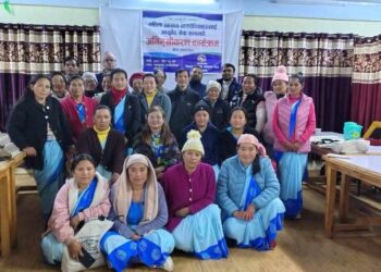 महाकुलुङमा महिला स्वास्थ स्वयंसेविकाहरुलाई आयुर्वेद सेवा सम्बन्धी अभिमुखिकरण