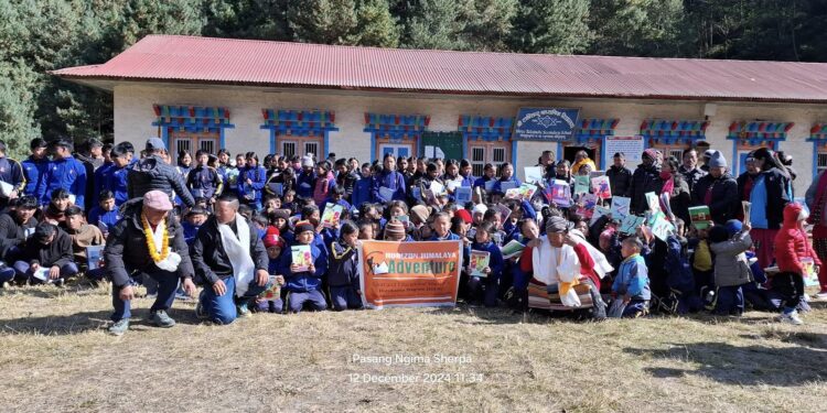 होरिजन हिमालयन एडभेन्चर्सले टाक्सिन्दु माविमा वितरण गर्यो शैक्षिक सामाग्री