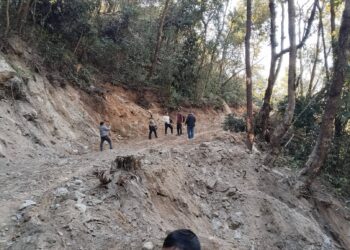 माप्य खुम्बु मितेरी मोटरेवल पुल पुनर्निर्माणका लागि जनप्रतिनिधि सहितको प्राविधिक टोली स्थलगत सर्वेक्षणमा