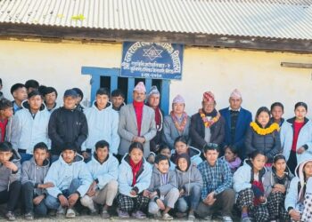 खोटाङको रावाबेँसी गाउँपालिकाका विद्यार्थीलाई ‘ज्याकेट’ वितरण