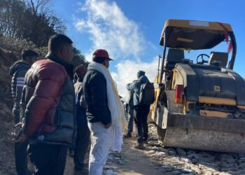 लिखुपिके क्षेत्रको सडक मर्मतमा जुट्दै दुई स्थानीय तह