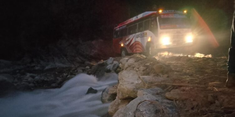 ओर्लाङघाटमा ह्युम पाइप राखियाे, सल्लेरी-माप्य हुँदै खुम्बु जाने सडक शनिबारबाटै सञ्चालन