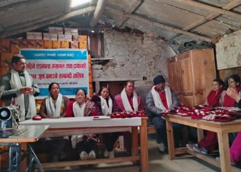 तिङ्लामा सकियो एक महिने एड्भान्स मखमल तथा ढाकाको जुत्ता, चुप्पल बनाउने तालिम