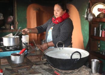 खोटाङ नुनथलाकी तामाङले चिया बेचेरै मासिक ५० हजार रुपैयाँभन्दा बढी बचत