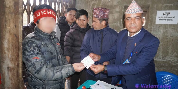 थुनामा रहेका कैदीलाई सीडीयोले कारागारमै पुगेर दिए नागरिकता 