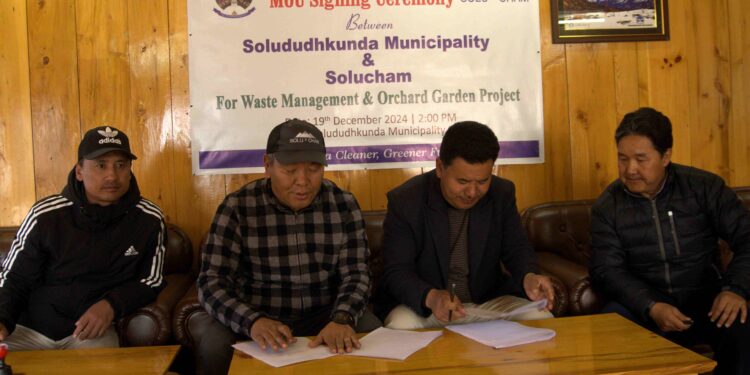  नगरपालिकामा फोहोरमैला व्यवस्थापन गर्न  शेर्पा बालबालिका सहायता सङ्घसँग सम्झौता 