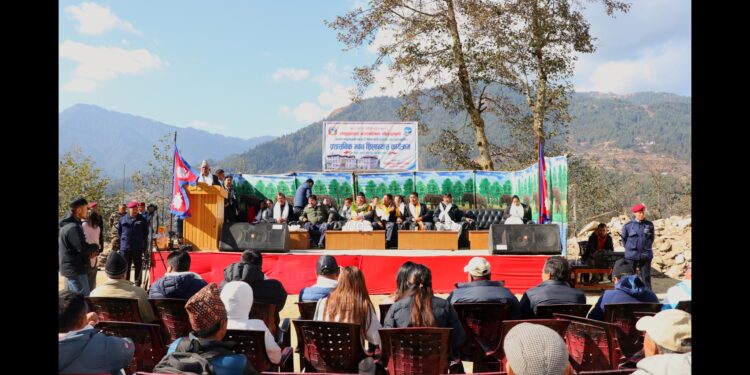 सोलुदुधकुड नगरपालिकाको भवनको उपप्रधानमन्त्री सिंह र रक्षामन्त्रि राईले गरे शिलान्यास, भन्छन–‘काँग्रेस एमालेको गठबन्ध –संविधानलाई जोगाउन’