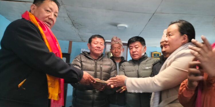 फुर्के खेल मैदान निर्माणका लागि समाजसेवी राईद्धारा आर्थिक सहयोग