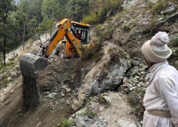 माप्य दुधकोसी ६ वाकुका विभिन्न सडकखण्ड मर्मत गरियाे