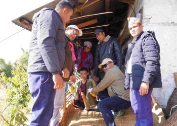 खाेटाङ्ग राखाका भानुभक्तलाई घरमै दिइयो नागरिकता 