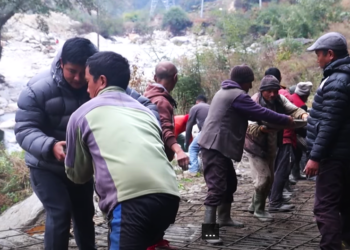 सोलुमा स्थानीयले एक लाख बढीको श्रमदान गरेर बनाए सडक