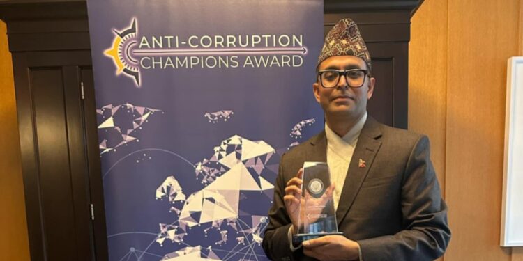 सोलुखुम्बुका पत्रकार दाहाललाई अमेरिकी ’एन्टी करप्सन च्याम्पियन अवार्ड’