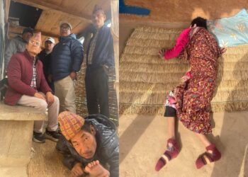 ऐसेलुखर्कका २ जना अपाङ्गता भएका व्यक्तिलाई  घरमै नागरिकता 