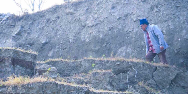 पुर्व मन्त्री राजभण्डारीले गरे सारे पहिरोको निरिक्षण, तिनै तहका सरकारसँग क्षति न्यूनिकरणका लागी पहल गर्ने प्रतिबद्धता 