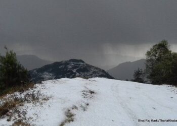 सोलुखुम्बुको माथिल्लो क्षेत्रमा हिमपात, स्थानीयवासी हर्षित