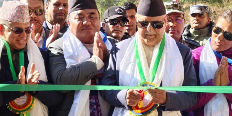 प्रधानमन्त्री ओलीद्धारा ङिमदोर्जी शेर्पा पर्यटन सडक उद्घाटन, चौरीखर्क सम्म कालोपत्रे सडक निर्माण गर्ने प्रतिबद्धता
