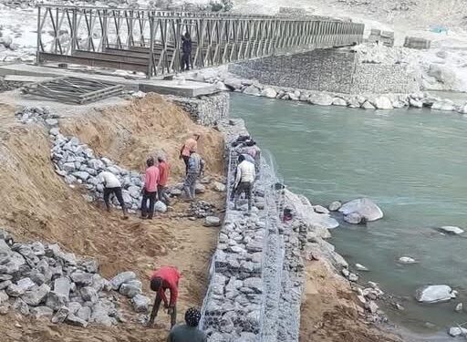 सुनकोशीस्थित फोक्सिङटारमा अस्थायी बेलिब्रिज जडान कार्य अन्तिम चरण