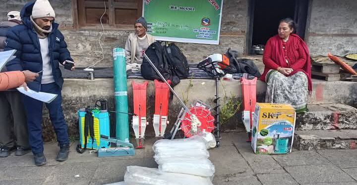 कृषि ज्ञान केन्द्र सोलुले वितरण गर्याे, कृषि फर्मलाई डेढ लाखको कृषि औजार