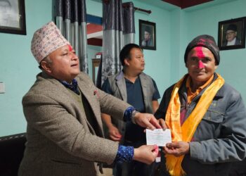 सोताङ गोर्खिमका इन्द्र बहादुर कार्की एमाले परित्याग गरि नेपाली काँग्रेसमा प्रवेश