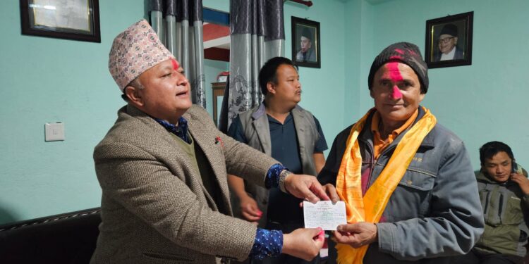 सोताङ गोर्खिमका इन्द्र बहादुर कार्की एमाले परित्याग गरि नेपाली काँग्रेसमा प्रवेश