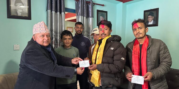 सोताङमा विभिन्न राजनीतिक पार्टी परित्याग गरी युवा नेताहरु काँग्रेसमा प्रवेश