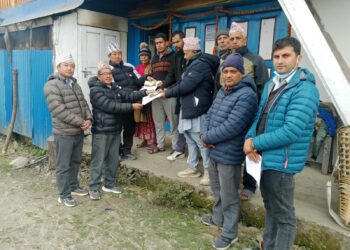 आगलागी पिडित बास्तोलाद्धयलाई १ लाख बढी आर्थिक सहयोग