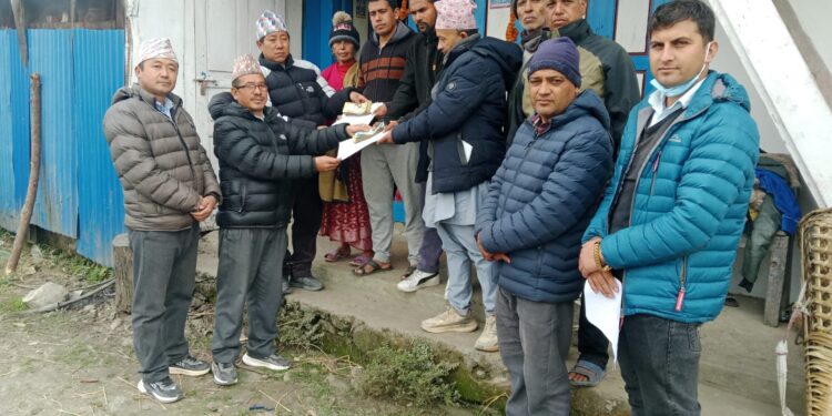 आगलागी पिडित बास्तोलाद्धयलाई १ लाख बढी आर्थिक सहयोग