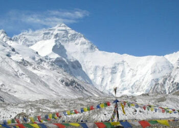 चीनले सगरमाथा क्षेत्रको उडान बन्द गर्याे