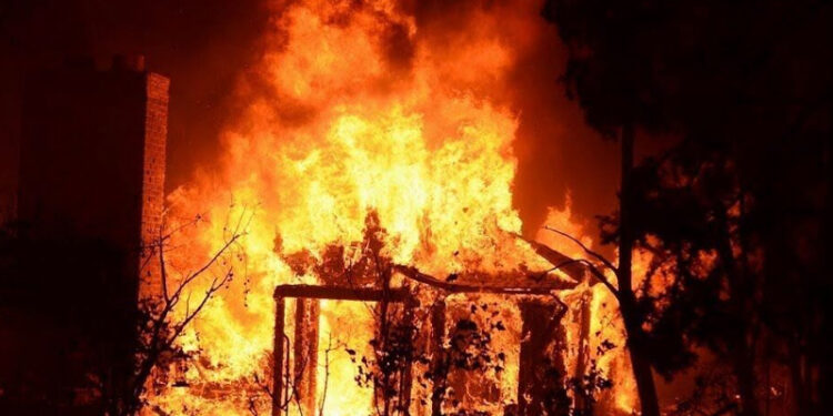 धुलिखेलमा फर्निचरमा आगलागी, जलेर वृद्धाको मृत्यु