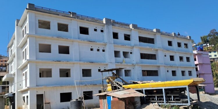 खोटाङ जिल्ला अस्पताल भवनः थपिएको म्याद सकियो, निर्माण सकिएन