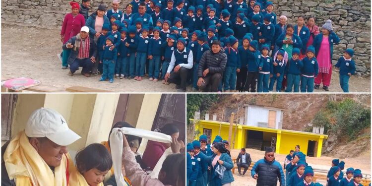 वडा अध्यक्ष मगरको पहलमा माप्य ६ का शिक्षक तथा विद्यार्थीलाई स्वेटर र टोपी वितरण