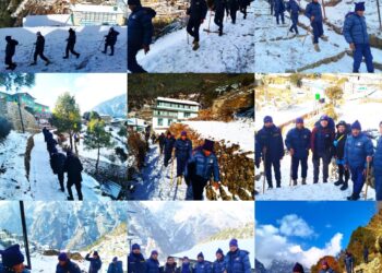 सोलुखुम्बुमा हिमपात : जनजीवन प्रभावित, हिउँमा गस्ती गर्दै प्रहरी