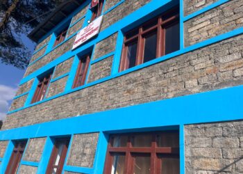 सोलुखुम्बुका ५ हजार बढी छात्रालाई क्यान्सर विरूद्धको खोप दिइँदै