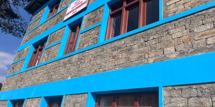 सोलुखुम्बुका ५ हजार बढी छात्रालाई क्यान्सर विरूद्धको खोप दिइँदै