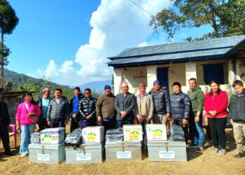 सृजनशील भरिया समाजद्वारा चार वटा विद्यालयलाई शैक्षिक सामग्री वितरण