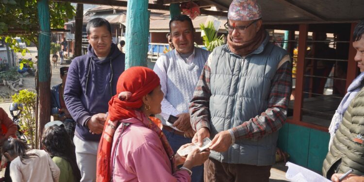 धाप्लाङघाटका बाढी पिडितलाई गाउँपालिकाको राहत, किसानमा खुसीको भावना
