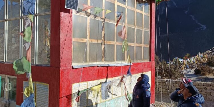 थामेमा हावाहुरीले २१ तारा गुम्बाको छानो उडायो