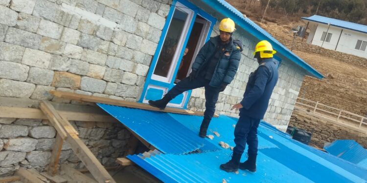 हावाहुरीले सिमा प्रशासन कार्यालय नाम्चेको छानो उडायो