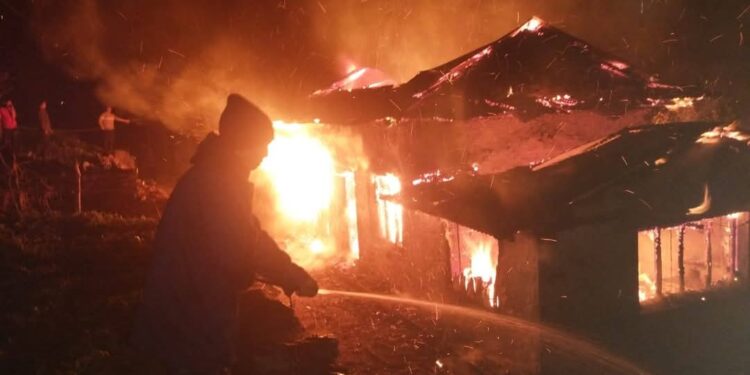 गएराति माप्य दुधकोशीमा आगलागी, एक घर जलेर नष्ट