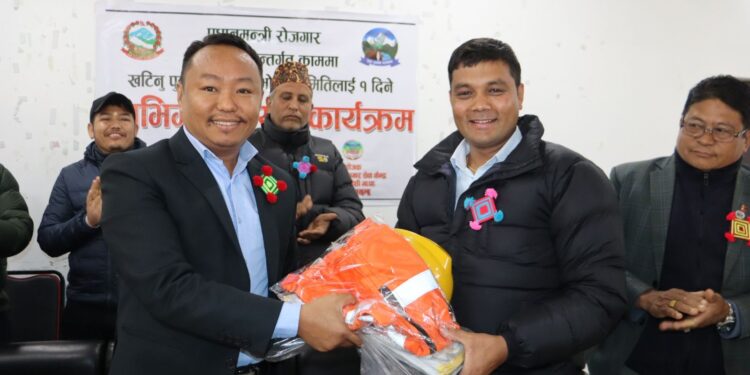 थुलुङ दुधकोशी गाउँपालिका : काममा खटिनु पुर्व रोजगार उपभोक्ता समितिलाई १ दिने अभिमुखिकरण