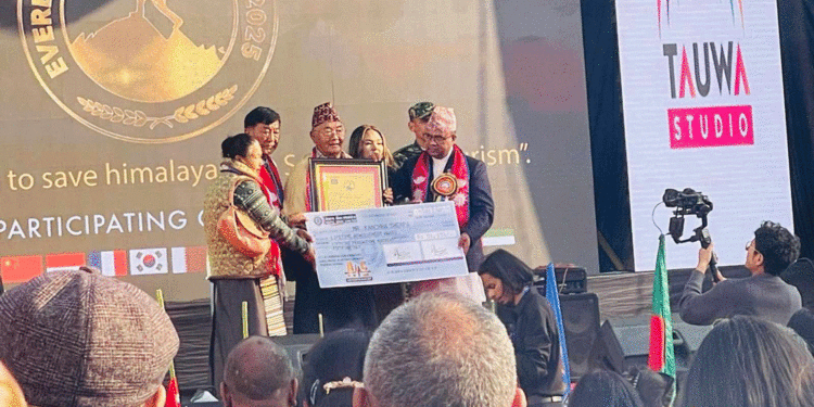 आरोही कान्छा शेर्पालाई एभरेष्ट टुरिजम लाइफटाइम एचिभमेन्ट अवार्ड