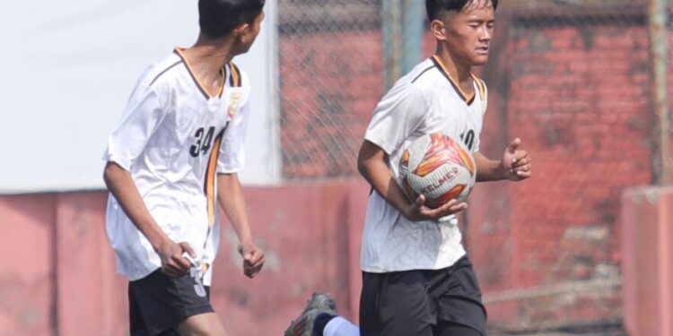 सोलुखुम्बुको माटोले जन्माएका एउटा प्रतिभा, फुटबलमा चम्कँदै गरेका एक तारा तेन्जिङ