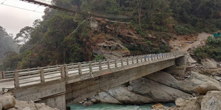 खुम्बु क्षेत्र जोड्ने सडकमा मोटरेबल पुल निर्माण