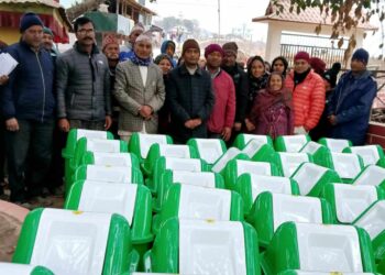 सिद्धिचरणले ग¥यो निशंखे बजारमा डस्टबिन वितरण 