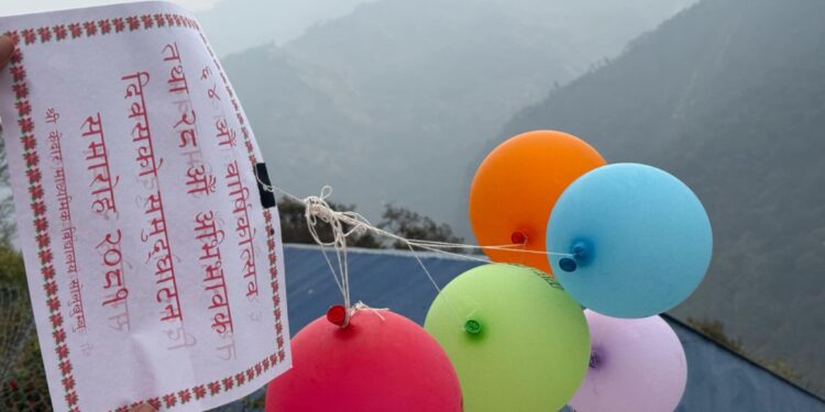 केदार माविबाट उडाइएको बलुन सोताङ गाउँपालिकामा अवतरण, बेलुन देख्ने राईलाई सम्मान गरिदै
